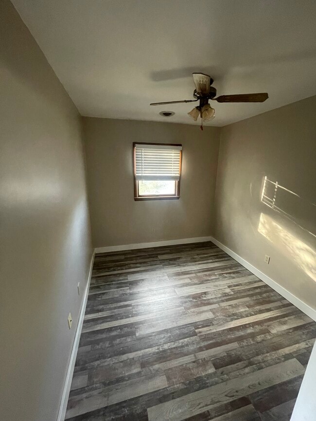 Spare Bedroom - 81 Firestone St Unidad Upper