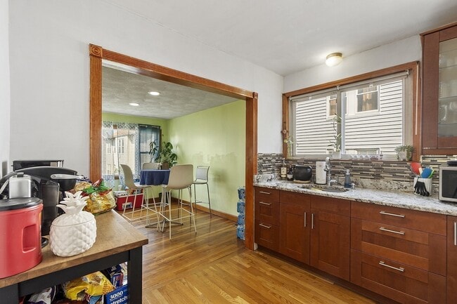 Photo - 483 Broadway