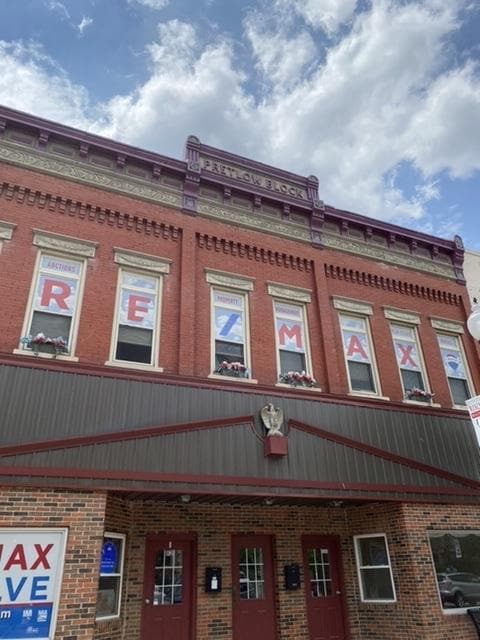 Building Photo - 110 1/2 S. Meridian