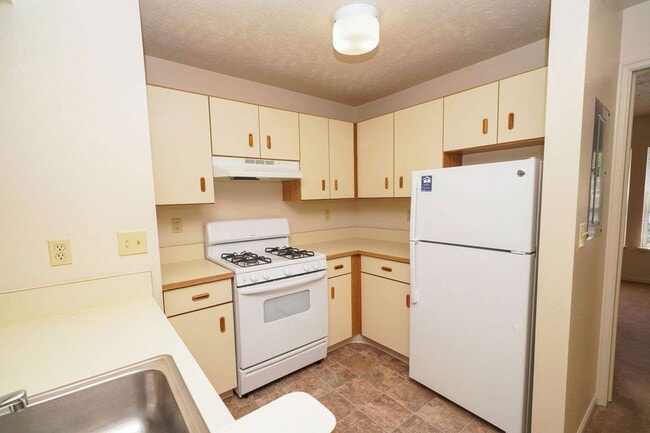 Dupont Lakes Apartments