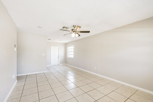 Photo - 809 NW 2nd Ave