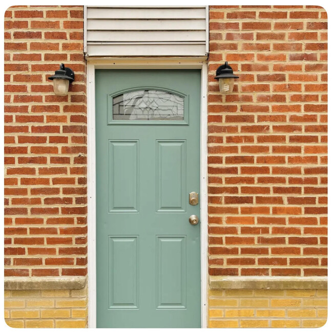 Front Door with Security System - 1132 Hartrey Ave Casa Adosada