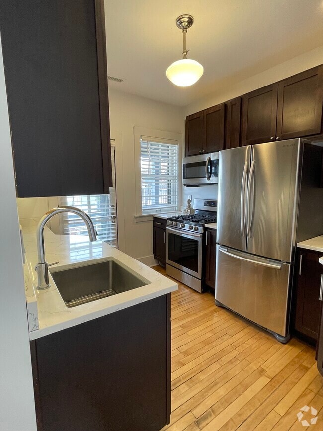 Building Photo - 412 Pleasant St Unit 1 Rental