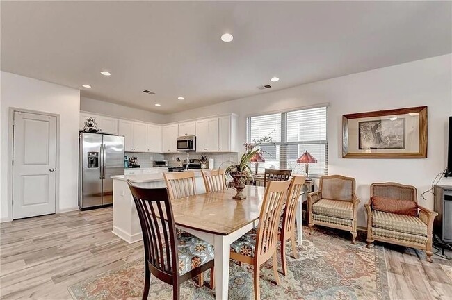 Photo - 27 Wesley Way