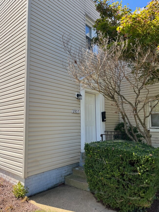 Building Photo - 2807 Iverson St Rental