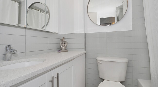 Building Photo - Crystal Arms Unit 00101