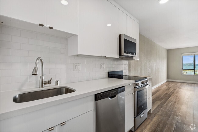 Kitchen - Marina Cove Apartments