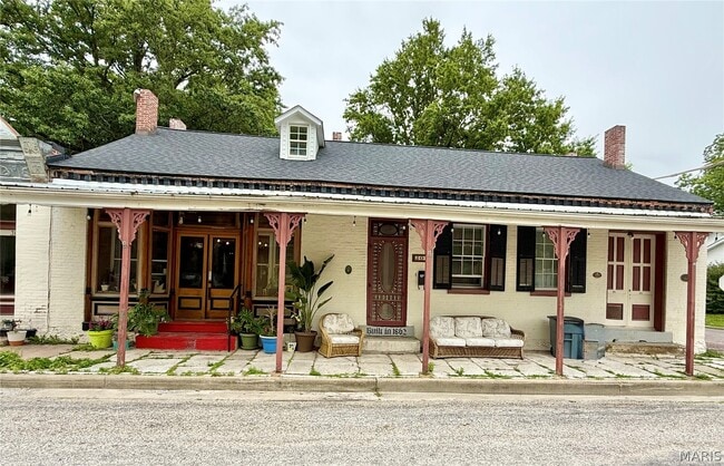 Photo - 301 W Laurel St