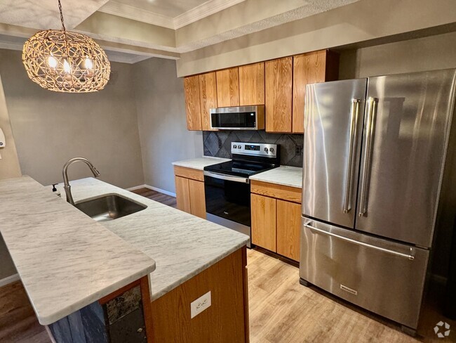 Building Photo - Renovated 3BR/2BA in North Beach Condos on...