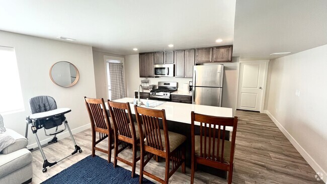 Building Photo - 2 Bed/ 1 Bathroom house in West Jordan
