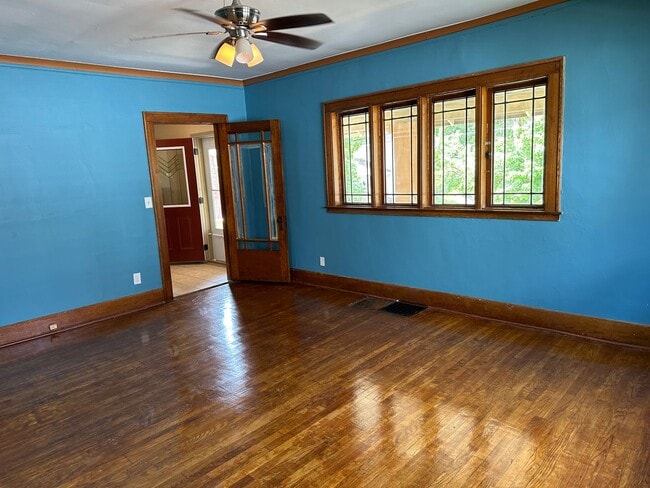 Photo - 1119 Alexander St SE