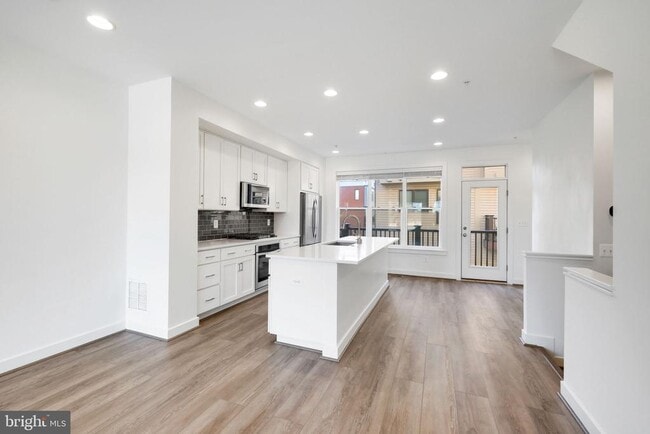 Photo - 16560 Crabbs Branch Way