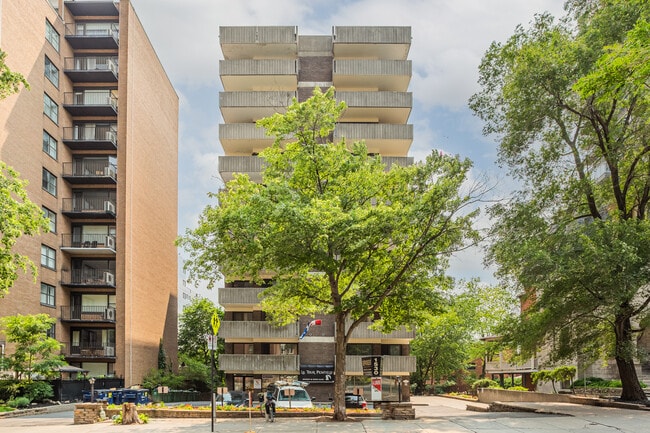 Building Photo - La Tour Penfield