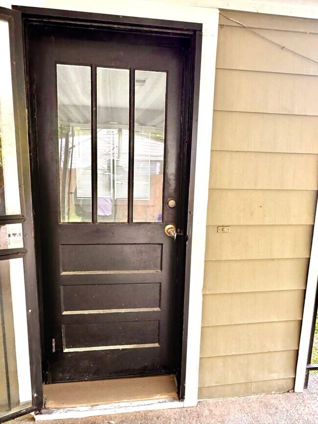 Photo - 2597 Henderson St