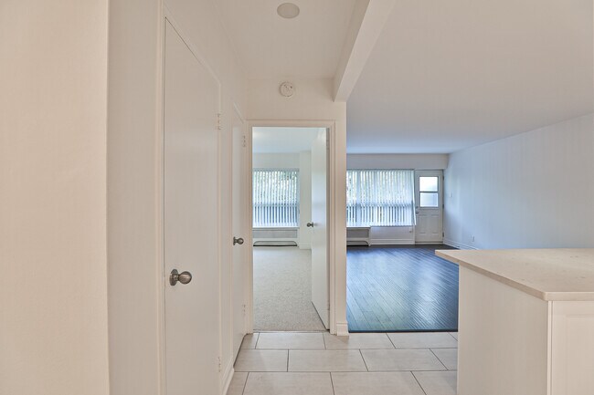 1-Bed Open Concept - 637SF