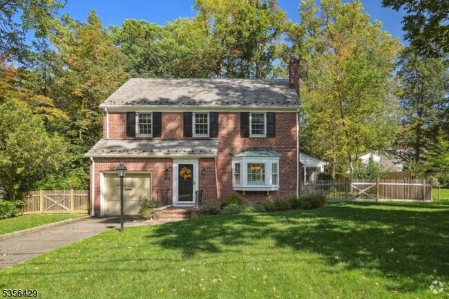 Building Photo - 170 Canoe Brook Pkwy Rental