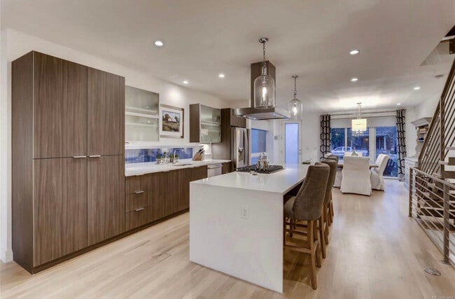 Photo - 3528 Stuart St