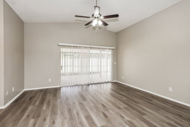 Photo - 5701 Longleaf Dr