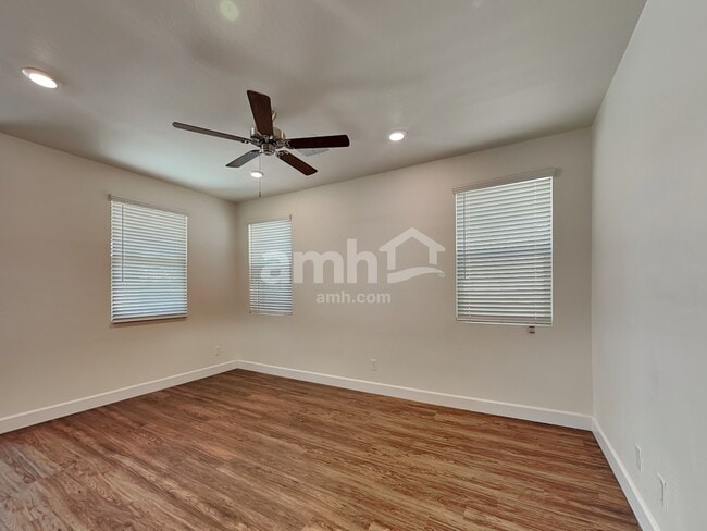 Photo - 671 W Laredo Ave