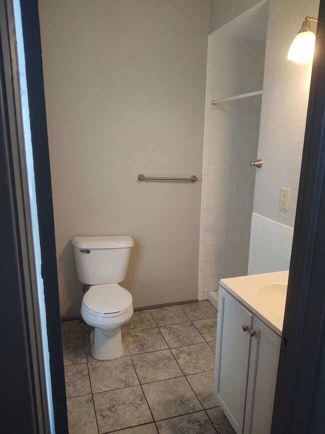 Photo - 611 N Perry St Unit Apt 3