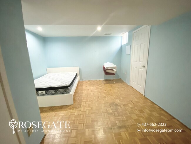 Photo - Pet-Friendly 3-Bedroom Basement Apartment with Parking – Scarborough Unité 2