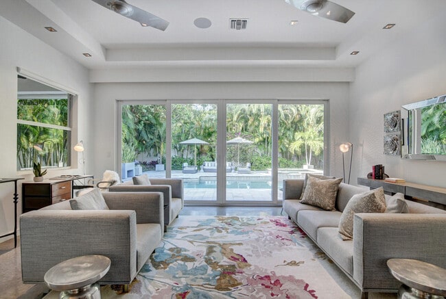 Photo - 717 NE 1st Ct