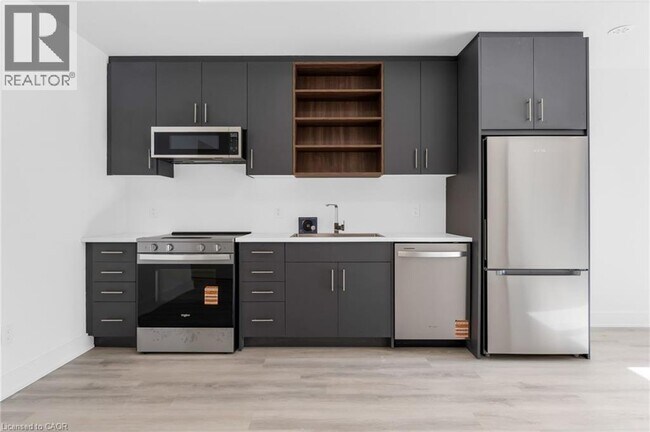 Photo - 84 EVERETT Cmn