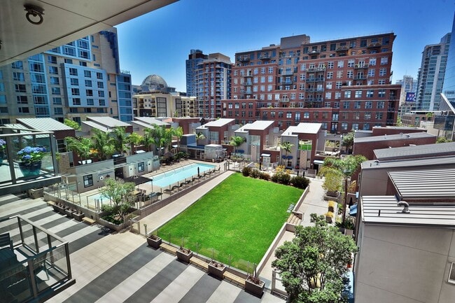 Photo - Expansive East Village 1 Bedroom at The Mark! Small Pet OK! Unidad #402