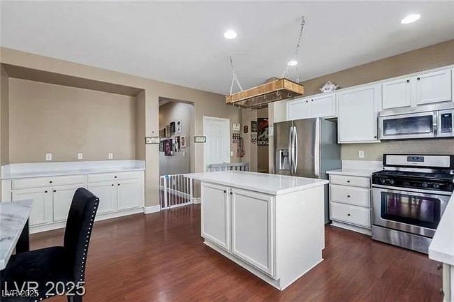 Photo - 916 E Bob Barney Ct