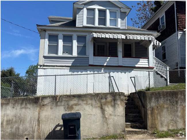 Building Photo - 737 Harrison Ave NW Rental