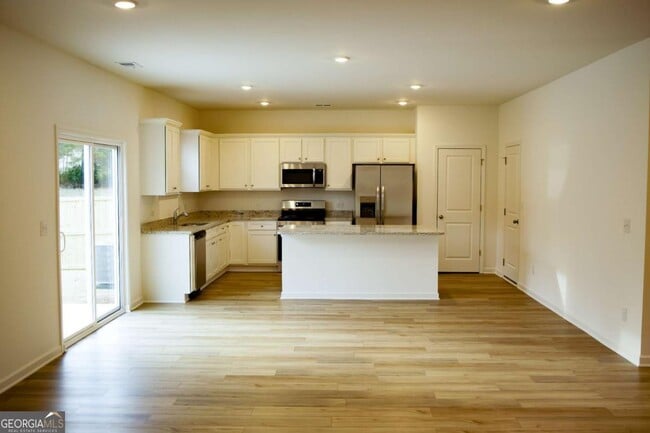 Photo - 484 Red Dragon Dr