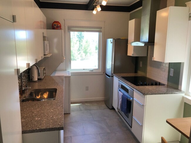 Building Photo - Immaculate Modern Aspen Shadows Condo - Co...