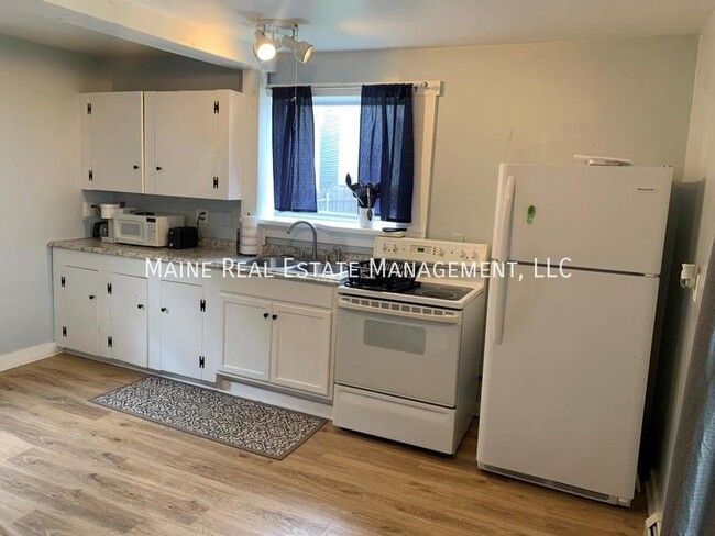 5-11 6th St. Apt. - 5-11 6th St. Apt. Unit 1
