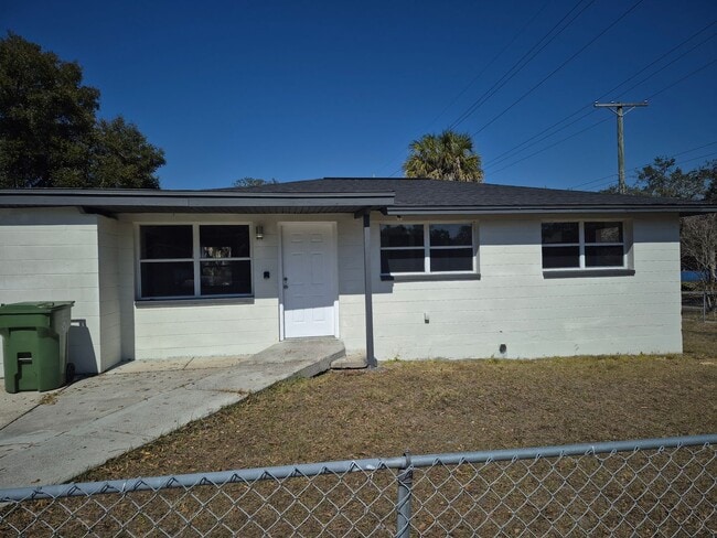 Building Photo - Fully Renovated 3BR Across from Fair Oaks Park | Fenced Yard