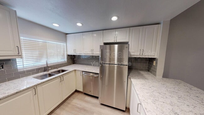 Photo - 2876 Englewood Way