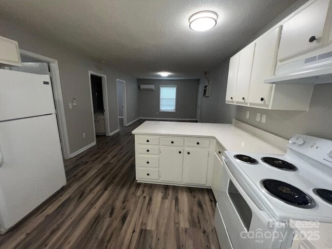 Photo - 374 Water St