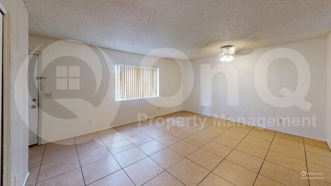 Photo - 1297 E 25th St