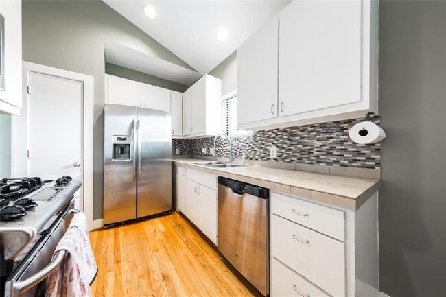 Photo - 3027 Buttercup St