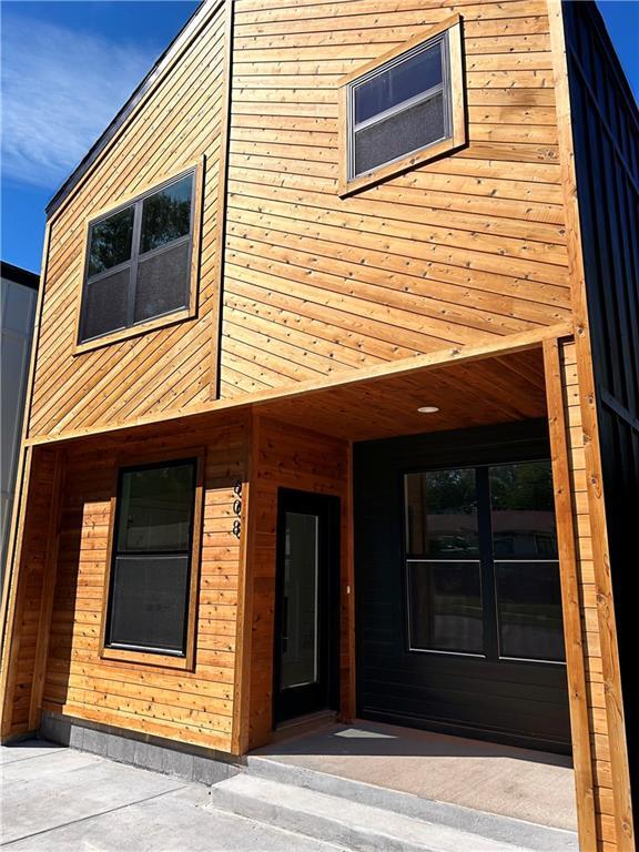 Photo - 608 N 6th St