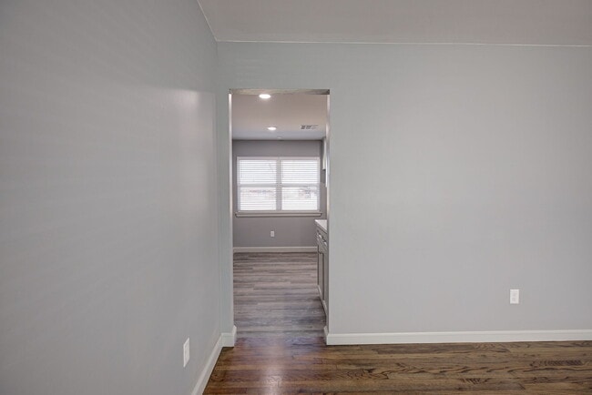 Photo - 1219 Leslie Ln