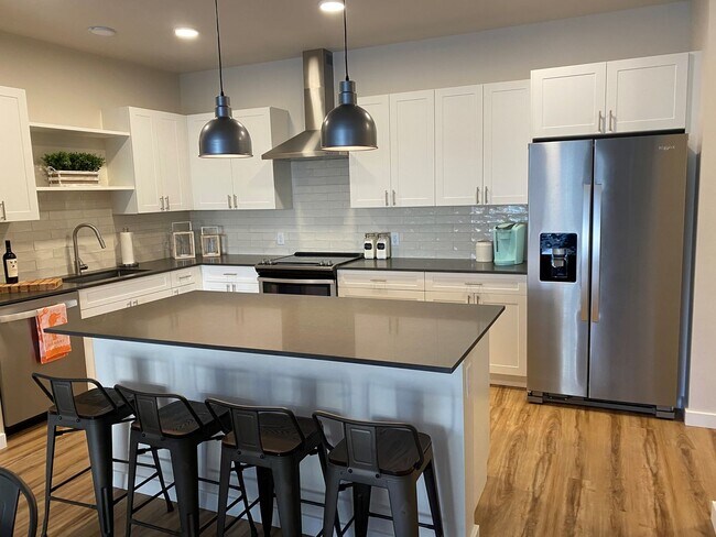 Photo - 2222C Willow Dr