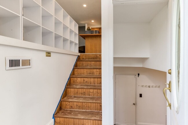 Photo - 214 Far Hills Dr