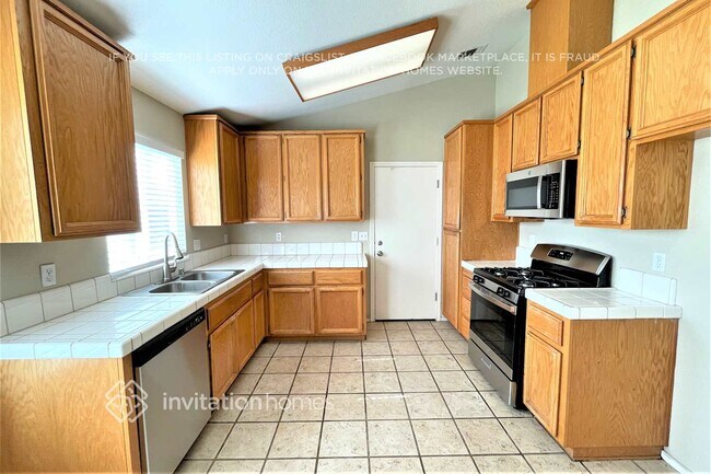 Photo - 1006 Breakers Ct