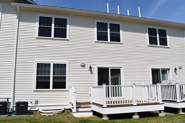 Photo - 3 bed 2.5 bath home available 9/1. Unit 27