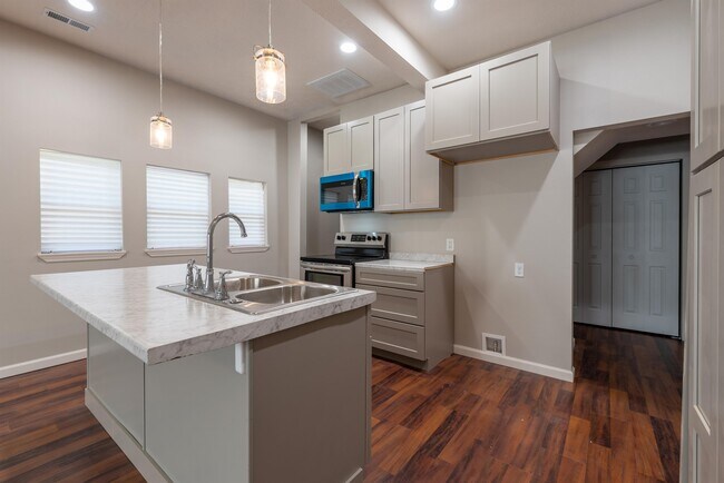 Photo - 652 S Campbell Ave