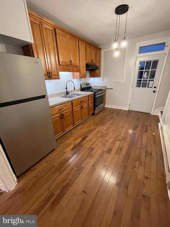 Building Photo - 1137 W Lombard St