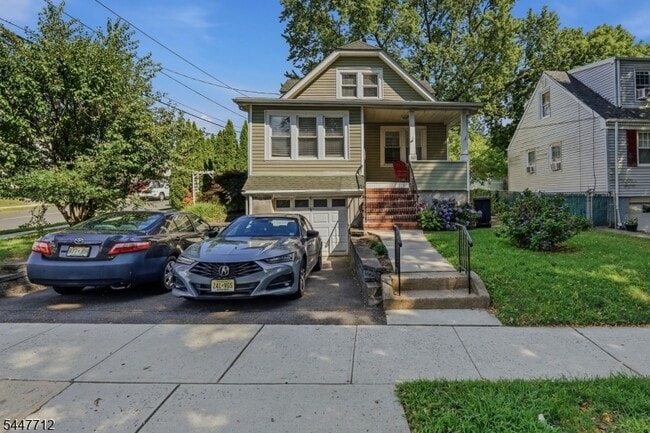 Photo - 161 Broughton Ave