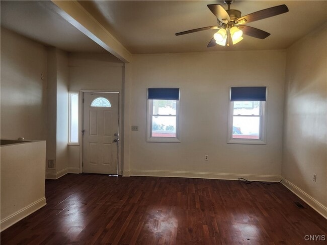 Photo - 410 Graves St