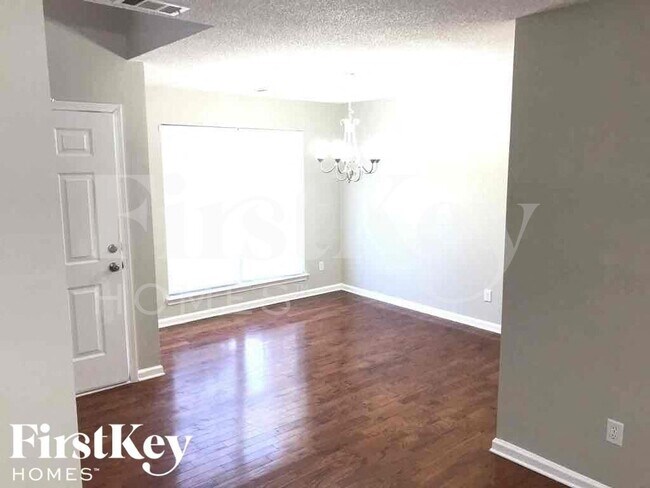 Photo - 338 Breeze Mdw