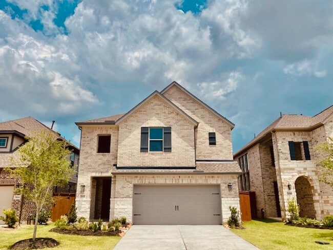 Building Photo - Two story. 4 bedrooms. 3.5 baths. Spacious... Rental